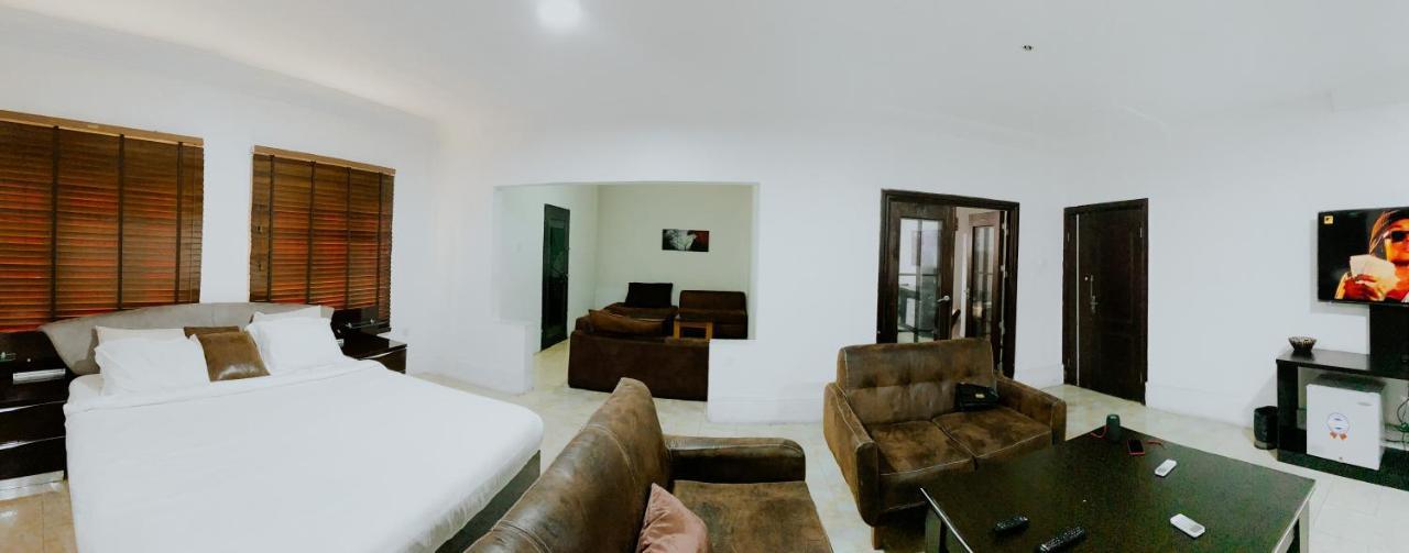 Taverna Lounge & Boutique Hotel Port Harcourt Bagian luar foto