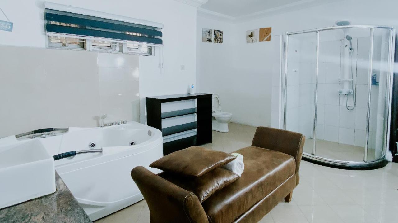 Taverna Lounge & Boutique Hotel Port Harcourt Bagian luar foto