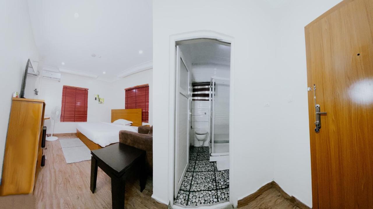 Taverna Lounge & Boutique Hotel Port Harcourt Bagian luar foto