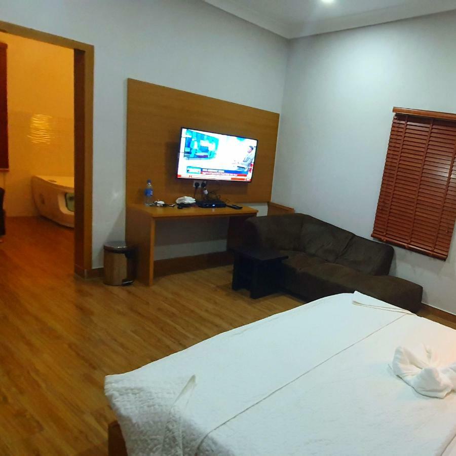 Taverna Lounge & Boutique Hotel Port Harcourt Bagian luar foto